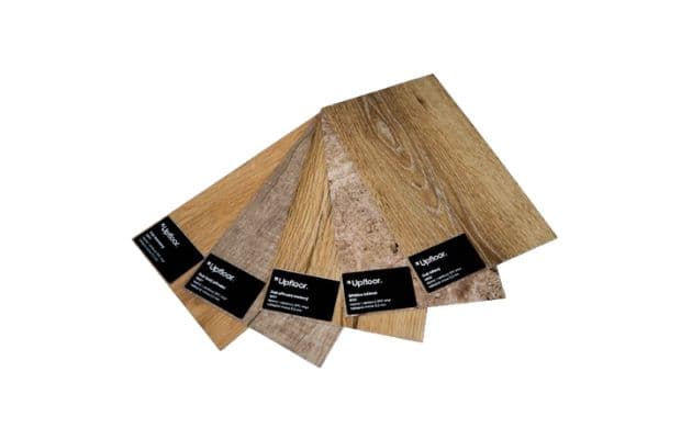 Vějíř vzorků vinylových podlah Upfloor